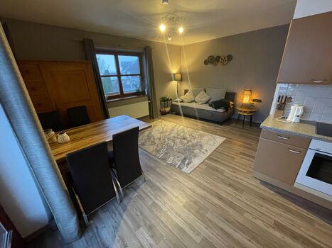 Apartment verfügt über eine voll ausgestattete Küche, sodass selbst gekocht werden kann – perfekt für längere Aufenthalte.