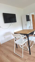 Schlafzimmer mit Fernseher
