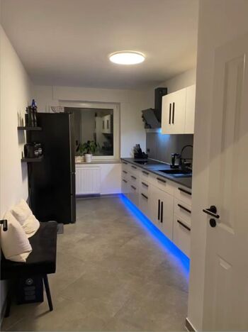 Moderne und hochwertig möblierte Wohnung mit Balkon Picture 2