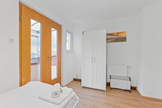 Großzügige Monteurwohnungen in Oberboihingen WIFI PARKING Bild 2