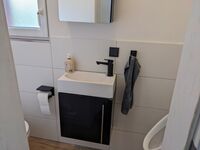 Kernsanierte neu möblierte EG-Wohnung, 4 DZ mit Einzelbetten Bild 12