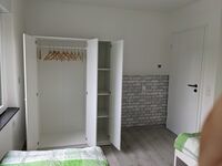 Kernsanierte neu möblierte EG-Wohnung, 4 DZ mit Einzelbetten Bild 10