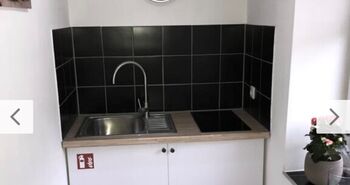 Pantryküche m. Herd und Kühlschrank