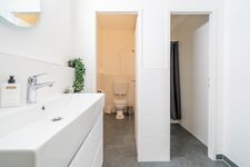 Gemeinschaftsbad mit Dusche und WC