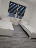 Monteur Wohnung 8P Balkon Bild 1