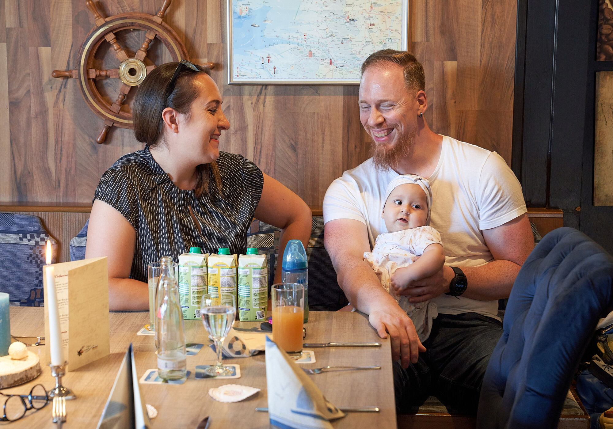 Eine Familie in dem Hotelrestaurant