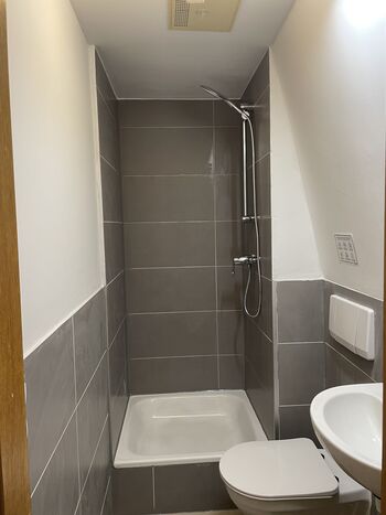 Zimmer und Wohnnugen in TOP LAGE! Bild 3