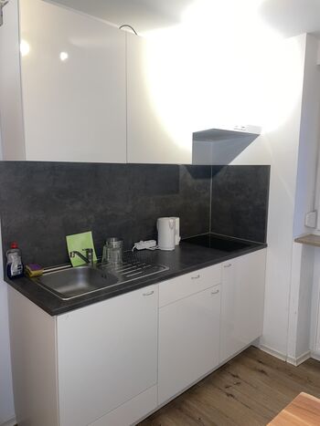 Zimmer und Wohnnugen in TOP LAGE! Bild 2