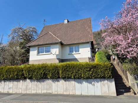 Haus in Biedenkopf mit 4 Zimmern + 2 Badezimmer Picture 2