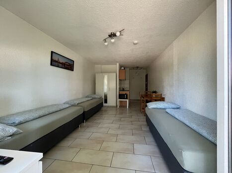 Monteurzimmer Köln | 27 Apartments | Hofparkplatz 3m hoch | Küche | WLAN Picture 4