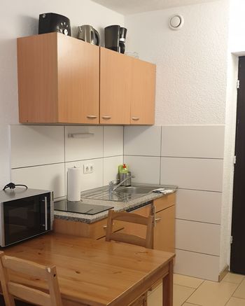 Monteurzimmer Köln | 27 Apartments | Hofparkplatz 3m hoch | Küche | WLAN Bild 2