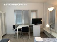 ... jedes Zimmer hat einen eigenen TV und Kühlschrank