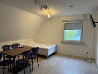 Cici Monteurunterkünfte - 5 Personen - Küche Parkplatz WLAN Bild 3