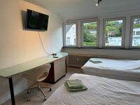 Cici Monteurunterkünfte - 5 Personen - Küche Parkplatz WLAN Bild 1