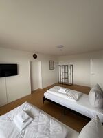 Monteurs Unterkunft über den Dächern der Stadt Bild 3