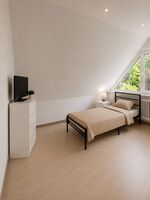 Frisch saniertes Haus (180 m²) in Ahrensburg für Monteure & Firmen (12P) Bild 7