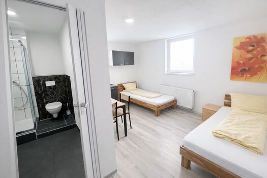Doppelzimmer mit Badezimmer und Küche