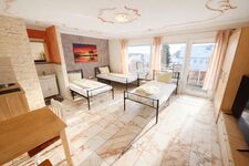 Dreibettzimmer mit Dusche und Küche