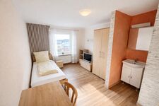 Einzelzimmer mit Dusche und Küche