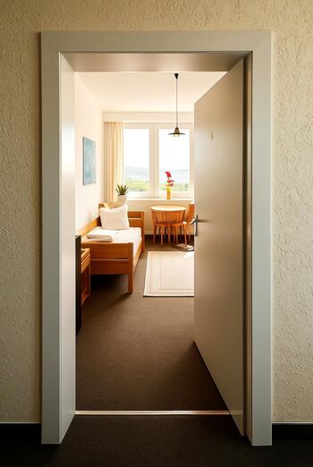 40 Einzel + Doppelzimmer | Raucher/Nichtraucher Zimmer | Parkplatz