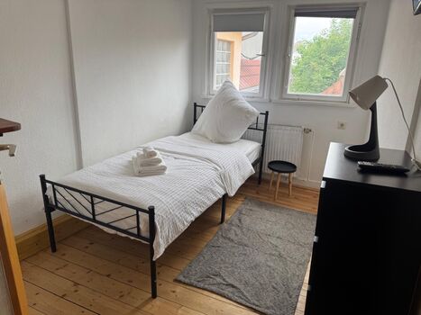 MB Homes Reutlingen-Metzingen-Tübingen ( Einzelzimmer) Ganzes Haus Bild 4