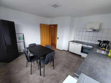 Große Wohnung, 3 Doppelzimmer Max. 7 Pers. Top Anbindung Bild 5