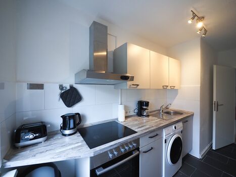 Monteurwohnung für 5 Personen – 1. OG, 5 Betten in Schwarzen Bild 5