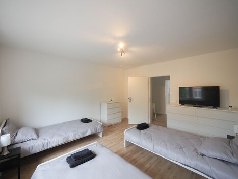 Monteurwohnung für 5 Personen – 1. OG, 5 Betten in Schwarzen Bild 3