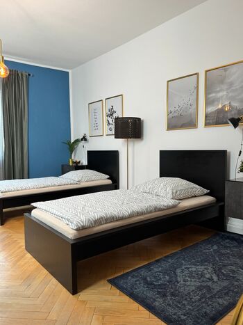 Schlafzimmer 1