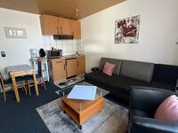 Wohn-Esszimmer mit Küchenzeile, 2-Raumappartement Stadvilla Fischerweg 1a