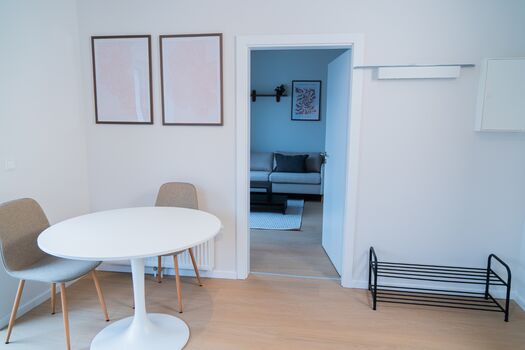 Hochwertig eingerichtet | 1 Zimmer | Free Parking u. WiFi Picture 2