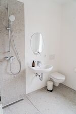 Hochwertig eingerichtet | 1 Zimmer | Free Parking u. WiFi Bild 8