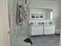 Badezimmer mit Waschtrockner