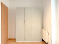 Schrank mit großzügigem Stauraum