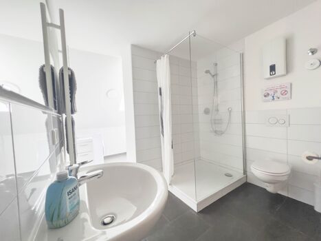modernes Badezimmer