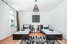 SpaceStays Monteursapartment krefeld Küche Wifi ! Bild 9