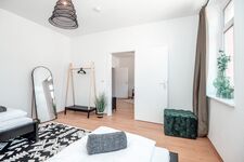 SpaceStays Monteursapartment krefeld Küche Wifi ! Bild 8