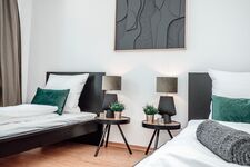 SpaceStays Monteursapartment krefeld Küche Wifi ! Bild 23