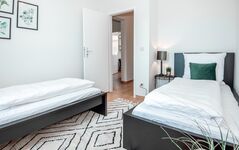 SpaceStays Monteursapartment krefeld Küche Wifi ! Bild 6
