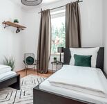SpaceStays Monteursapartment krefeld Küche Wifi ! Bild 2