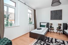 SpaceStays Monteursapartment krefeld Küche Wifi ! Bild 18