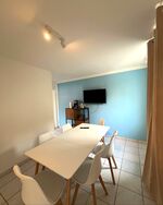 Esszimmer mit Fernseher