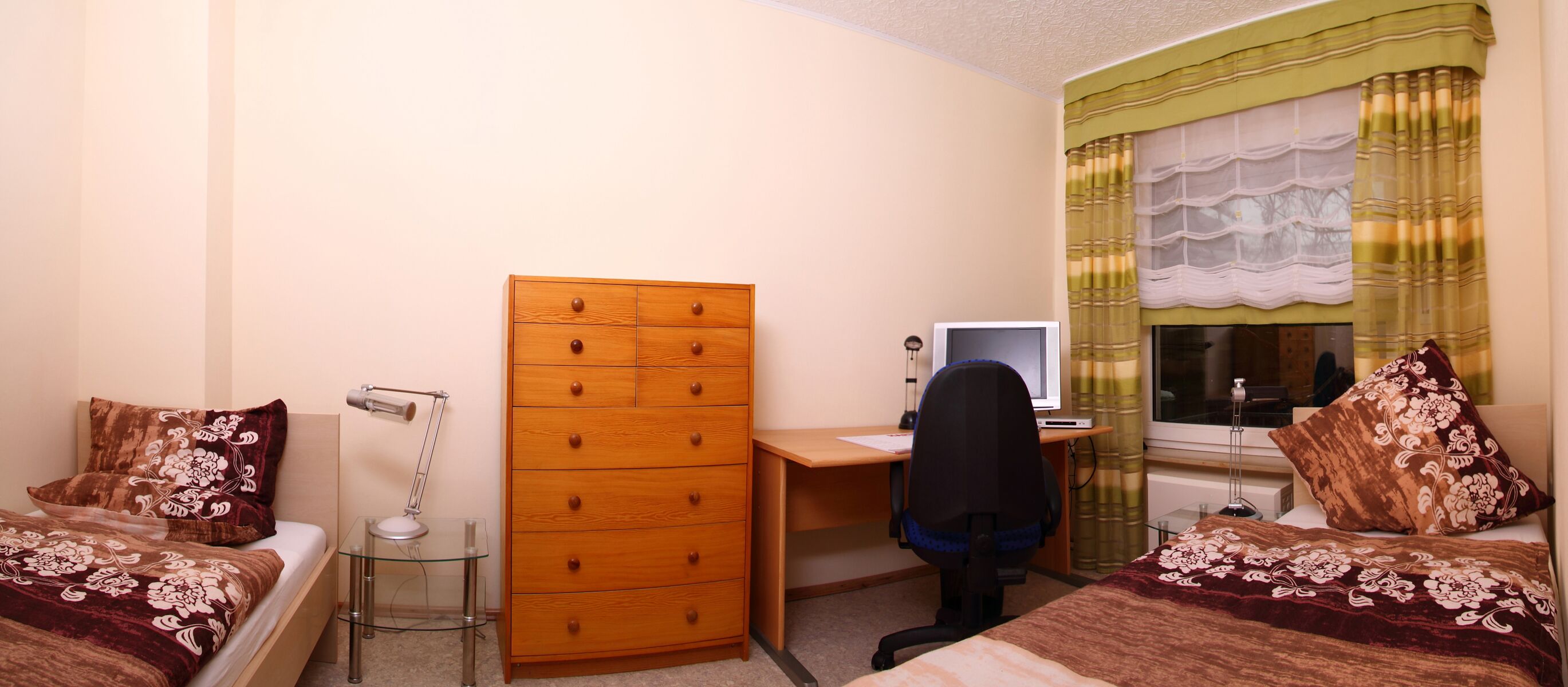 2-Bett-Zimmer bitte über die Lupe anschauen