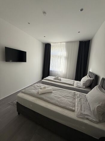 neu renovierte wohnungen / bei bedarf auch das ganzes haus mit garten Obrázok 2