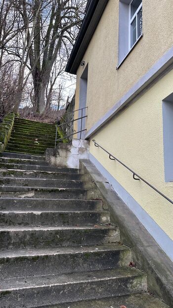 Treppe Hoch rechte Tür