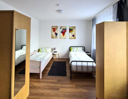 Optimus Rooms - Wohnz. + 2,5 Schlafz. + Balkon + A3, A4, A49 Bild 2