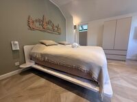 Exklusives Business Chalet mit großer Terrasse am Waldrand Bild 1