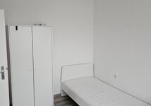 Möbliertes Zimmer in einer 3-er-WG Bild 1