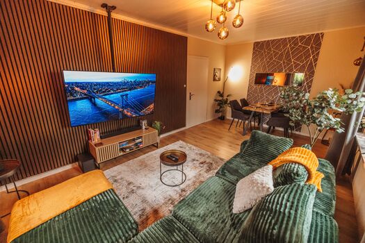 Habitania Homes | 1 SZ - 2 Betten + Wohnzimmer in Bestlage Bild 1