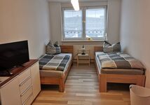 4-Bett-Zimmer in Komplett-Wohnung